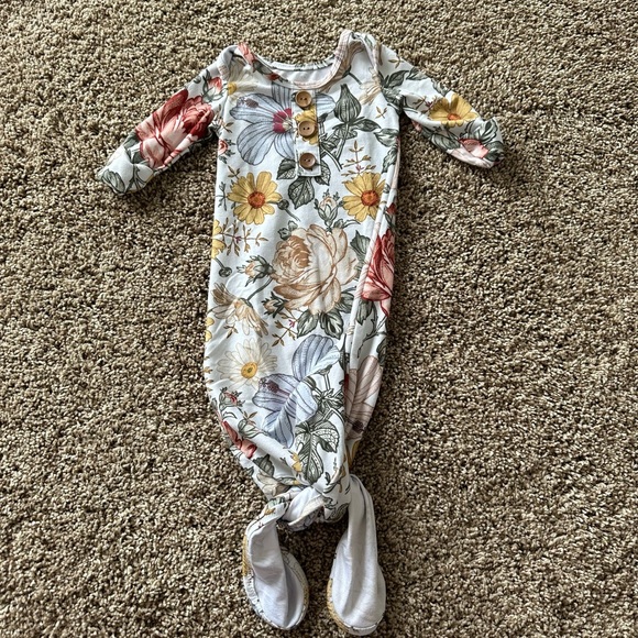 Caden Lane Knotted Gown - Picture 2 of 2